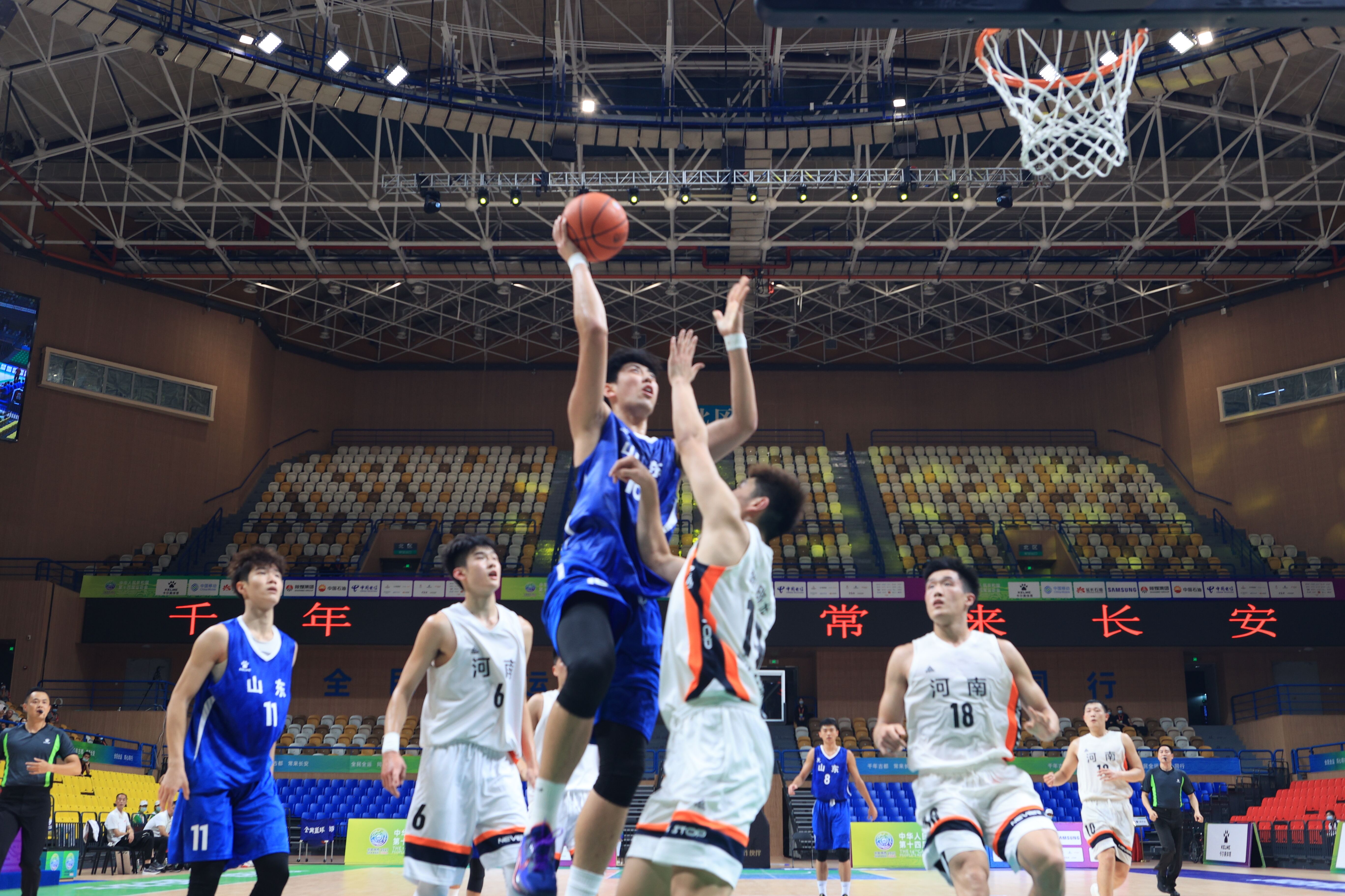 台上继续演